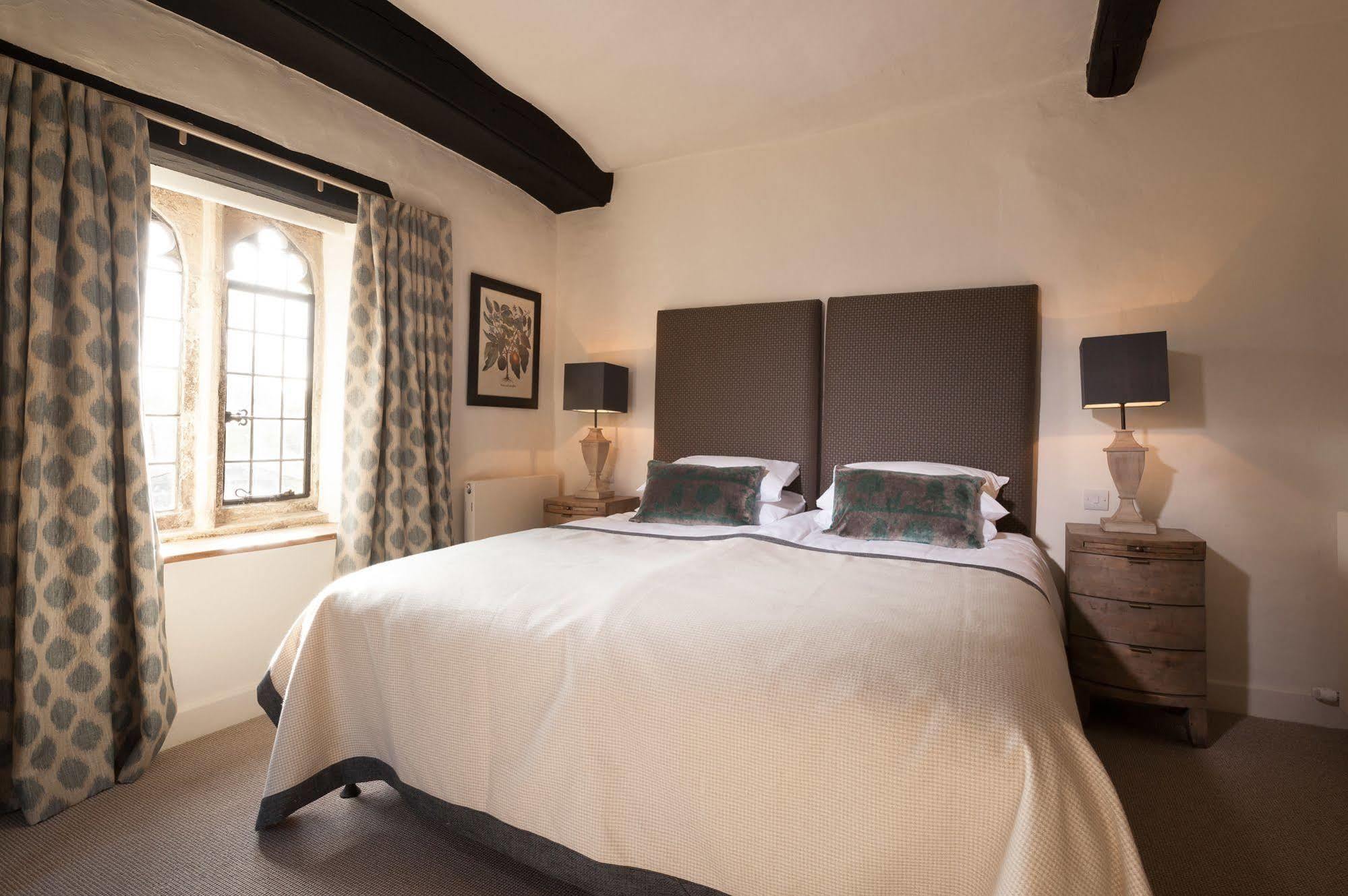 The Crown Hotel Shipton under Wychwood Exterior photo